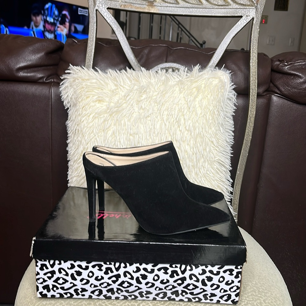 Pointy toe mules